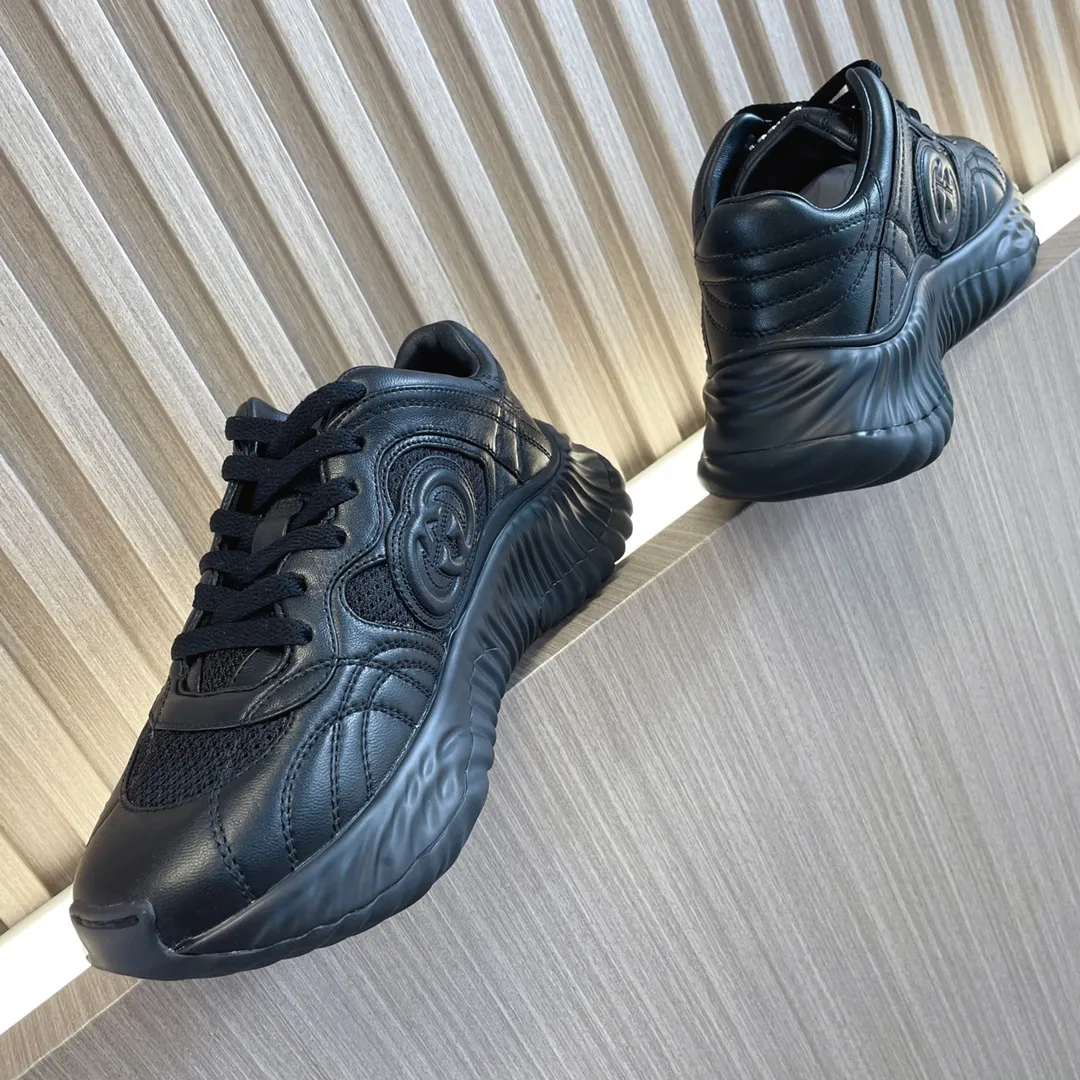 👟👟Ex-factory price 700👟👟 - the latest wave shoes; dad shoes; sports shoes; couple series... Gucci Ripple series sports shoes are made with innovative stitching technology, leather design with three-dimensional interlocking double G leather logo and Gucci letter metal logo embellishment, 3-color combination suction mold technology wavy outsole (soft/shock-absorbing/strong rebound) Original imported sheepskin ➕Original imported sheepskin lining ➕Original open-molded TPU suction mold 3-color outsole (sole thickness 5CM) Women's model 35-40 /
